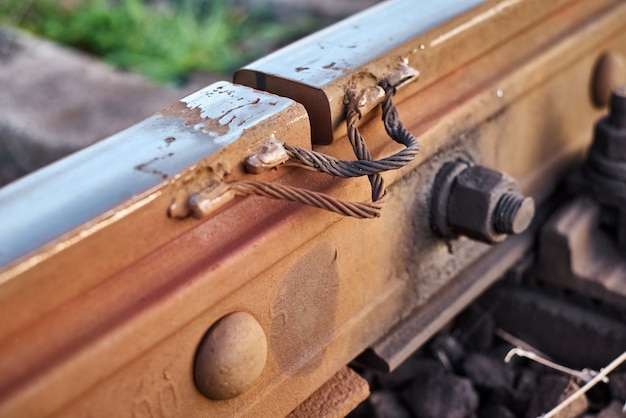 Freigabe an der Eisenbahnkreuzungsnahaufnahme. Sicherheit im Schienenverkehr