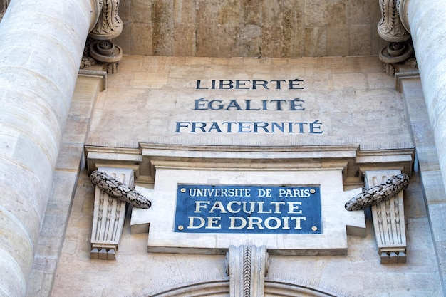 Foto freiheit, gleichheit, brüderlichkeit – schreiben über die universität paris