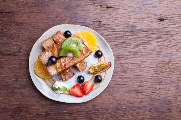 French Toast mit frischem Obst