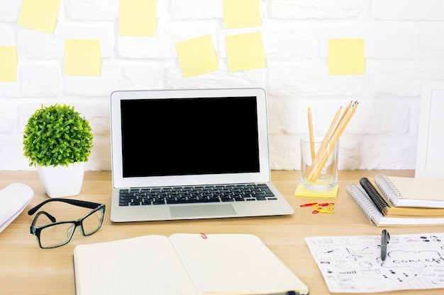 Frente de desktop de designer criativo