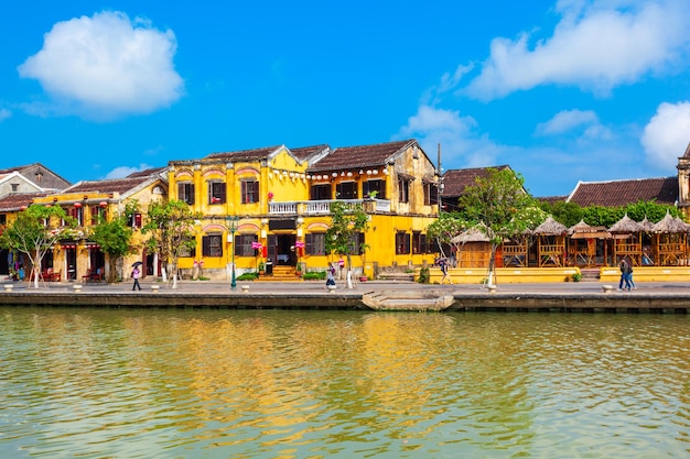 Frente ribeirinha da cidade antiga de Hoi An