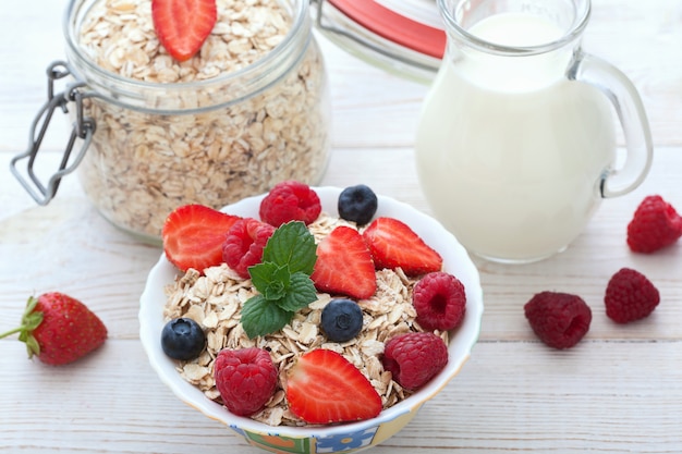 Fresas y frambuesas con avena