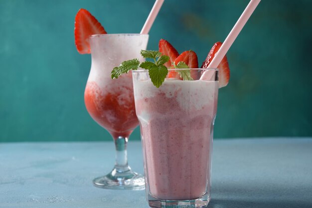 Fresas con helado en vaso Postre de verano