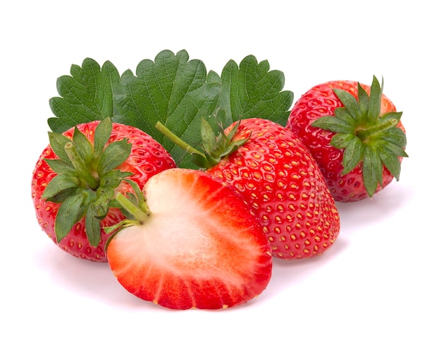 Fresas maduras del jardín, aislado