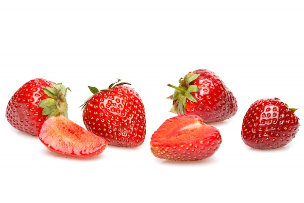 Foto fresas sobre fondo blanco.