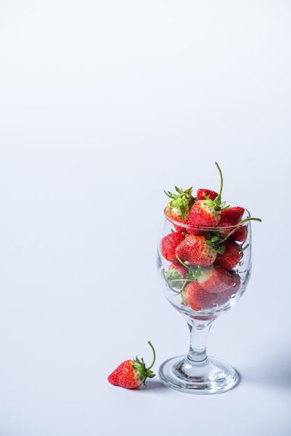 Las fresas en un vaso