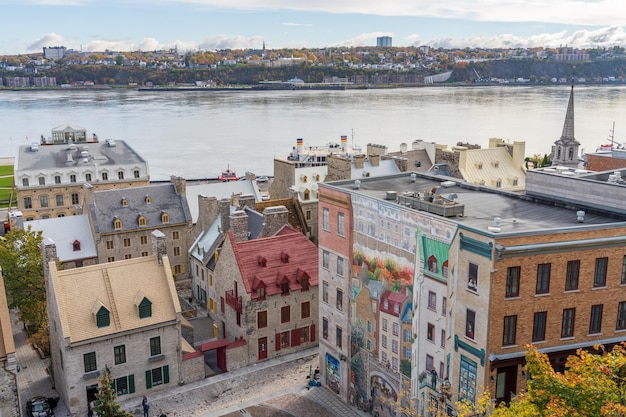 Fresco Wall Art na Cidade Velha de Quebec no dia ensolarado de outono Mural of Quebecers