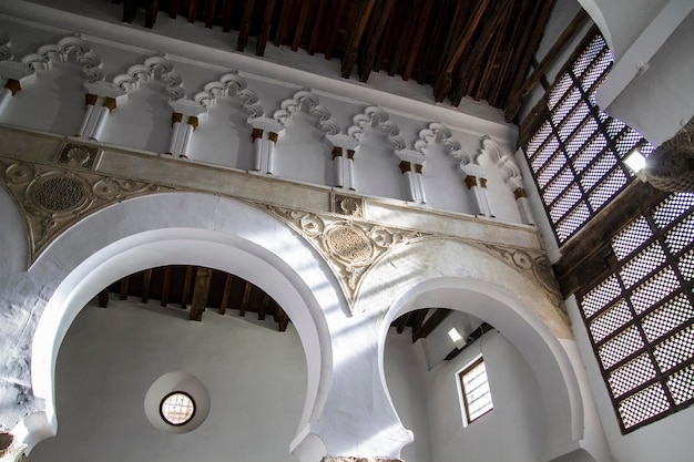 Fresko, Santa María la Blanca ist ein Tempel in der spanischen Stadt Toledo. 1180 als Synagoge erbaut