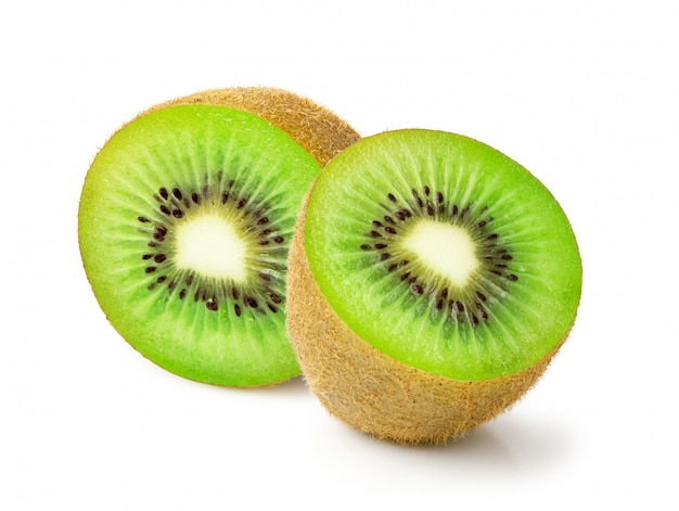 Fress Kiwi Frucht halb auf weißem Hintergrund geschnitten