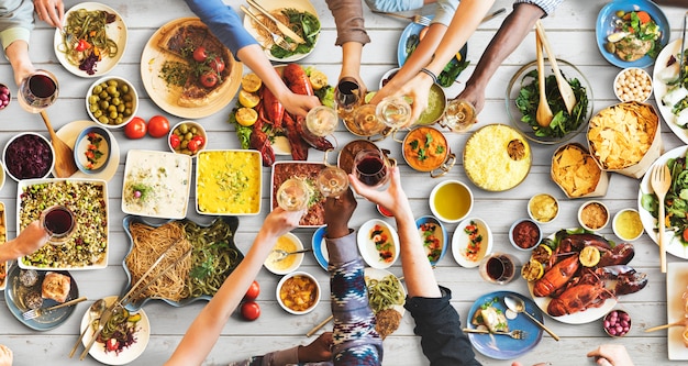 Foto freund-glück, das essen essend genießt