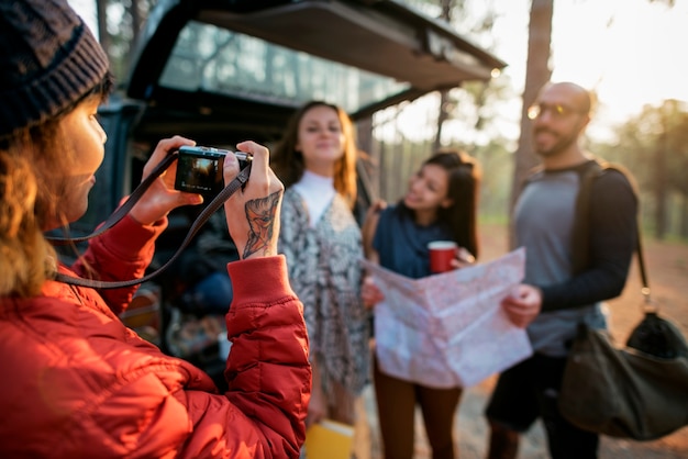 Freunde, die Fotos machen