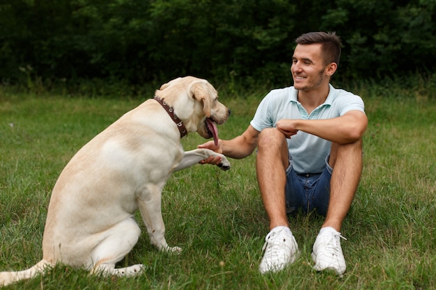 Freundschaft von Mensch und Hund.