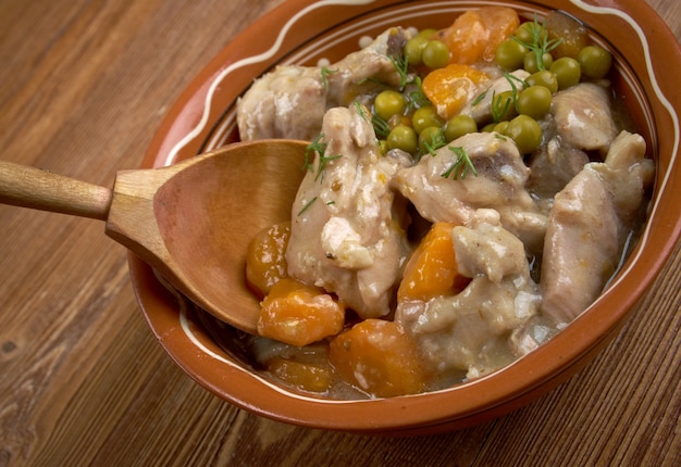 Fricasé de ternera Fricasé de pollo con verduras