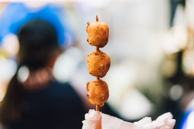 Fried cheese ball skewers, comida de rua de jiantan, taipei.