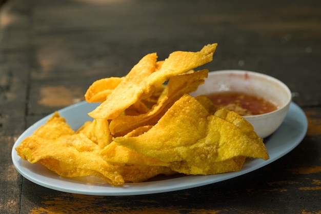 Fried dumplings: comida china, comida asiática. Deep Fried Wonton