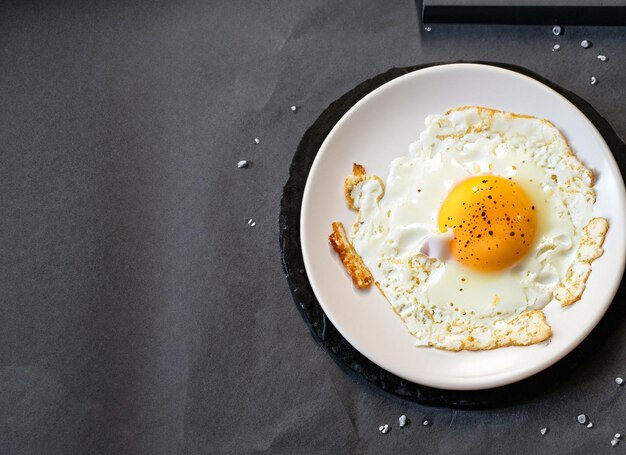 Foto fried egg on plate