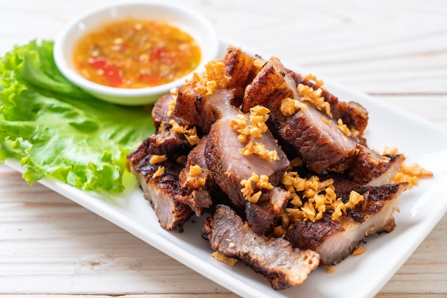 Fried Streaky Pork oder Crispy Pork oder Deep Fried Pork Belly