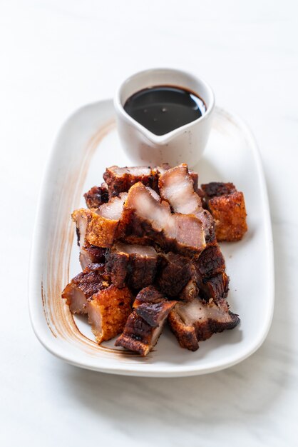 Fried Streaky Pork oder Crispy Pork oder Deep Fried Pork Belly