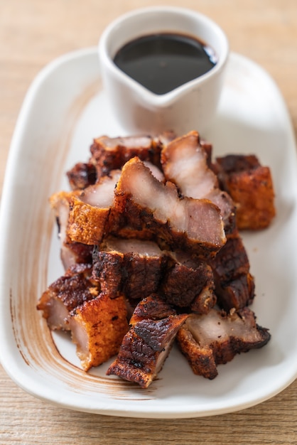 Fried Streaky Pork oder Crispy Pork oder Deep Fried Pork Belly