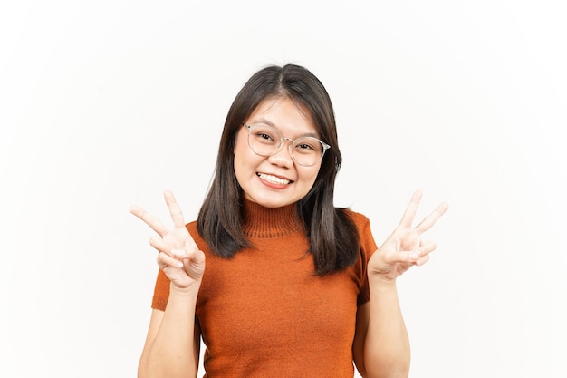 Friedenszeichen der schönen asiatischen Frau zeigen, Isolated On White Background