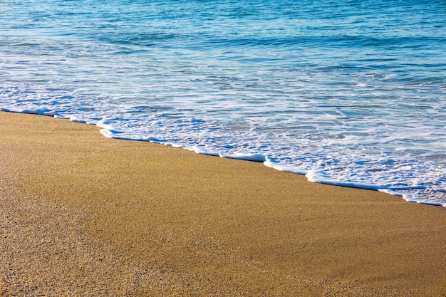 friedlicher Strand und Meerblick