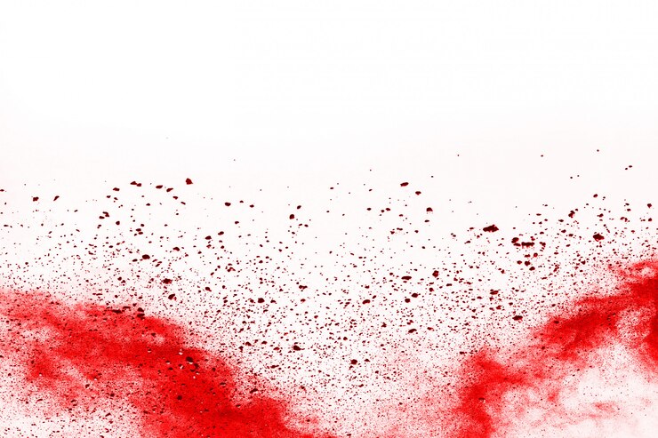 Frieren Sie die Bewegung des roten Pulvers explodieren ein, lokalisiert auf weißem Hintergrund.