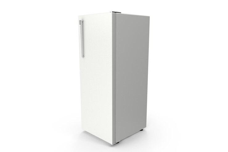 frigorífico de modelo antigo branco em uma superfície branca