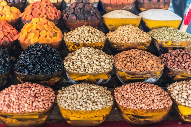 Frijoles en fila en el mercado