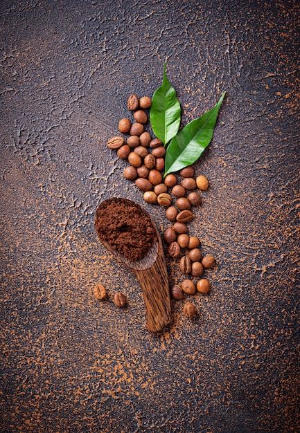 Frijoles tostados y café molido