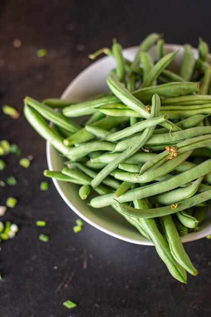 Frijoles verdes cosecha fresca frijol comida orgánica merienda en la mesa copia espacio comida rústica de fondo