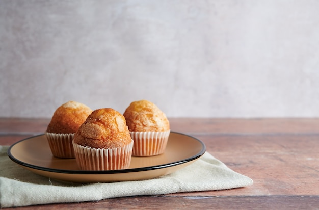 Frisch gebackene hausgemachte Muffins mit Kopierraum Selektiver Fokus.