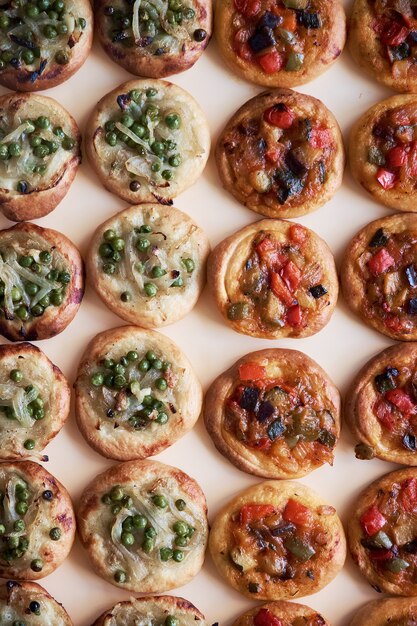 Frisch gebackene Mini-Pizza сocas