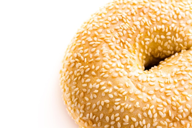 Frisch gebackener Sesam-Bagel