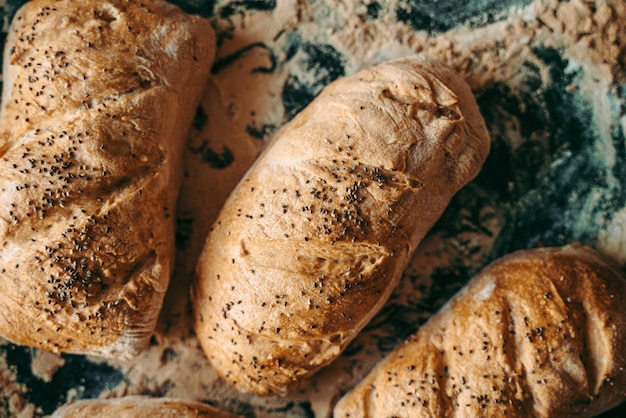 Frisch gebackenes Brot in der Bäckerei der Bäckerei