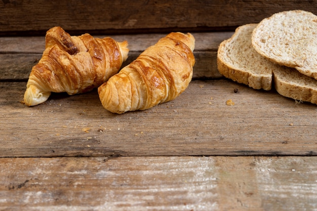 Foto frisch gebackenes französisches croissant