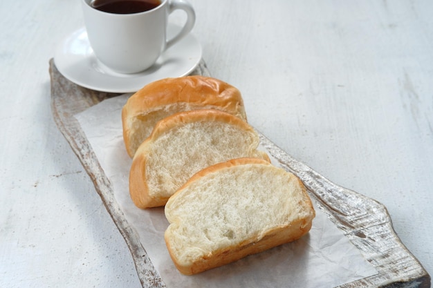 frisch gebackenes hausgemachtes Hokkaido-Milchbrot - japanisches weiches und flauschiges Brot.