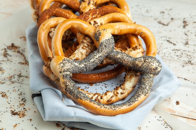 Foto frisch zubereitete hausgemachte brezeln