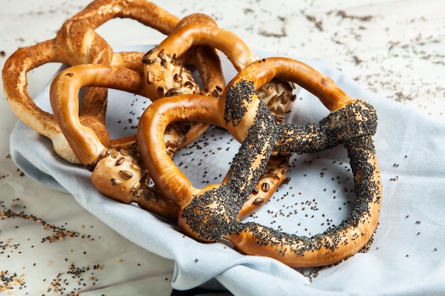 Foto frisch zubereitete hausgemachte brezeln