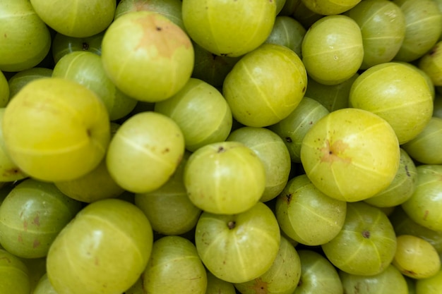 Frische Amla CloseUp indische Stachelbeerenfrucht für Gesundheit und Wellness