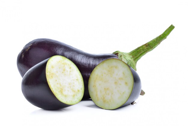 Frische Aubergine isoliert