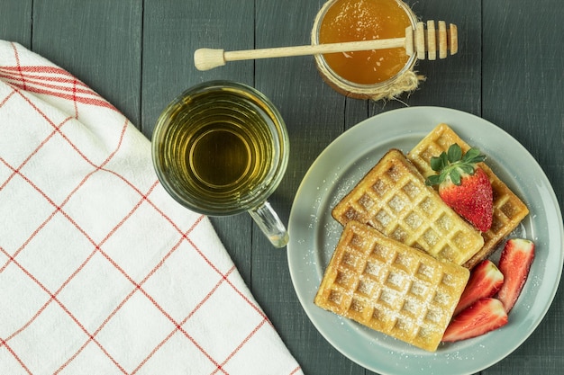 Frische belgische Waffeln mit Obst Draufsicht Leckeres Frühstück