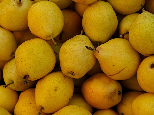 Frische Birnen auf dem Markt