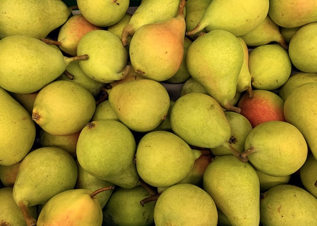 Frische Birnen auf dem Markt