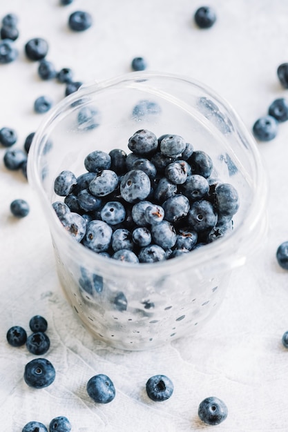 Frische Blaubeere in Plastikbox.