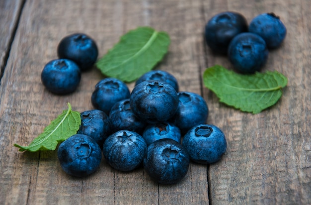 Frische Blaubeeren auf einer Tabelle