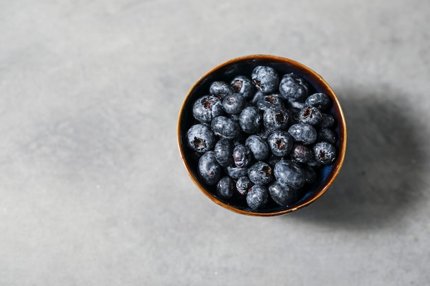 Frische Blaubeeren in einer Schüssel