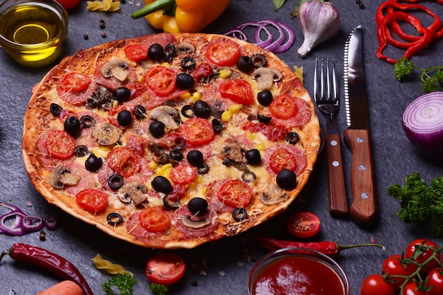 Frische duftende Pizza aus den besten Produkten