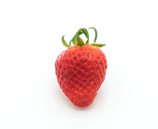 frische Erdbeeren auf weiß