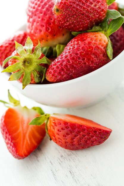 Frische Erdbeeren aus lokalem Bio-Garten.