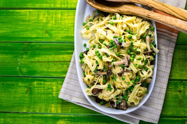 Frische Fettuccine mit cremiger Pilzsauce.